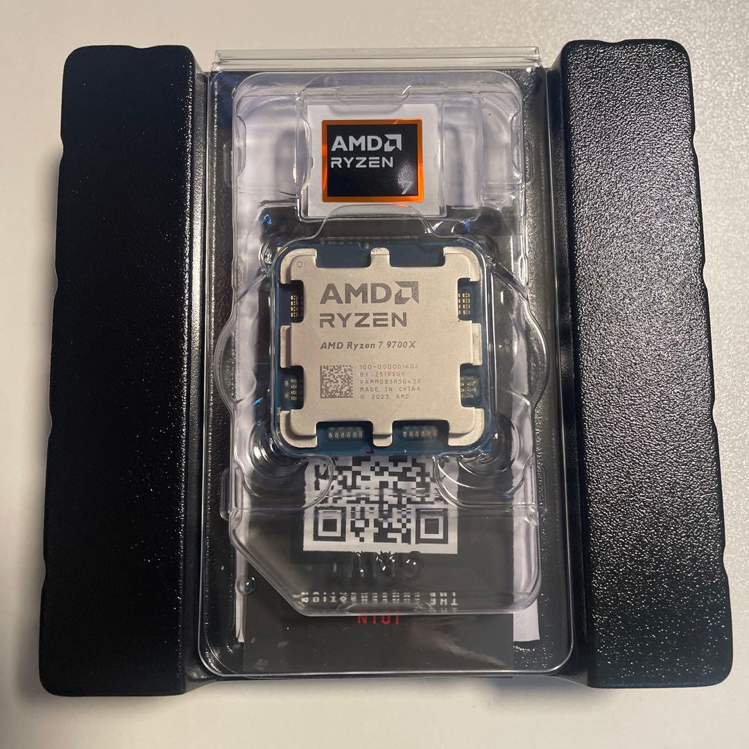 AMD Ryzen 7 9700X 正規品　中古