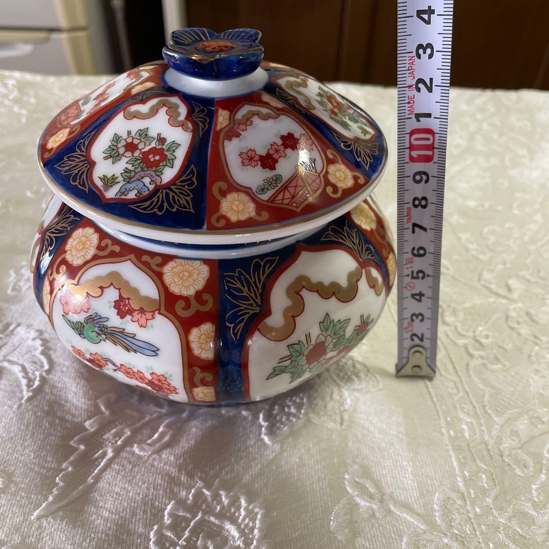 有田焼　古伊万里様式　秀峰　金彩　蓋付き壺