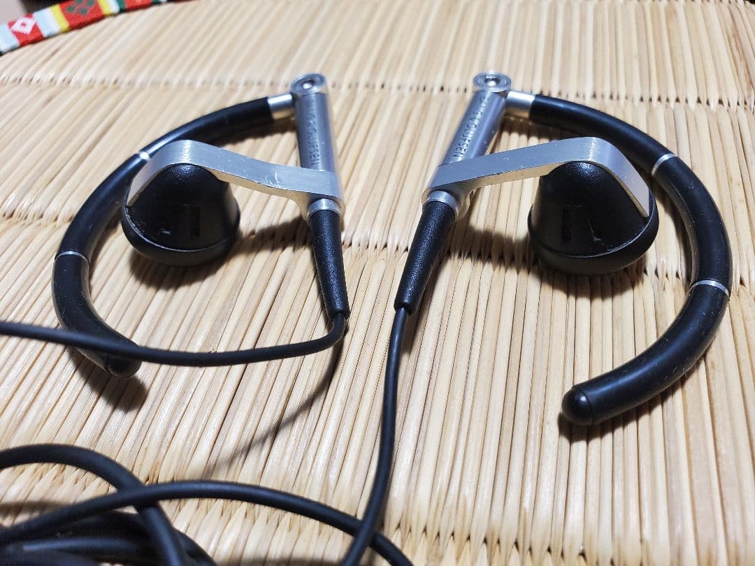 Bang & Olufsen 有線イヤホン (i3?)