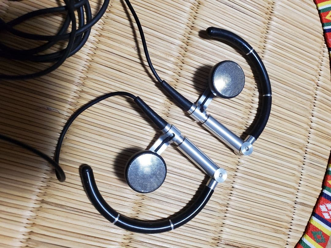 Bang & Olufsen 有線イヤホン (i3?)