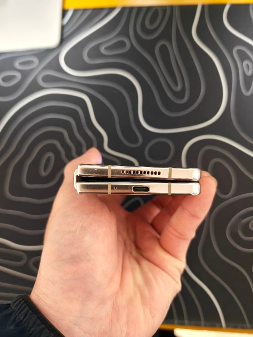 Z Fold4 256GB ベージュ SIMフリー (箱・付属品あり)