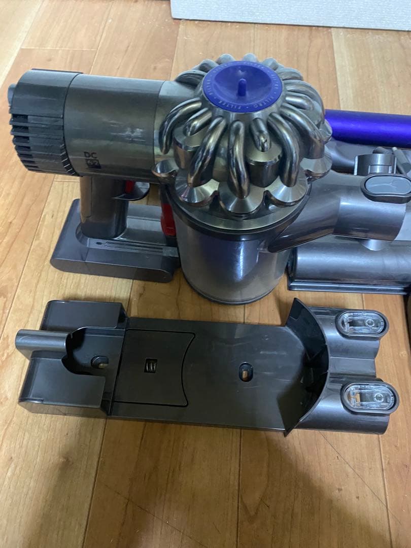 dyson ダイソンDC62コードレスクリーナー　V6モーター