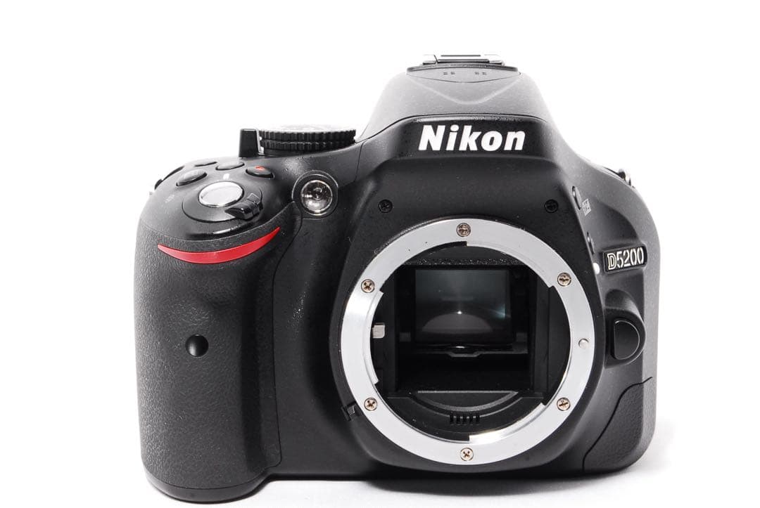 Nikon D5200◆ショット数少なめ◆すぐ使える◆一眼レフカメラ◆手ぶれ補正
