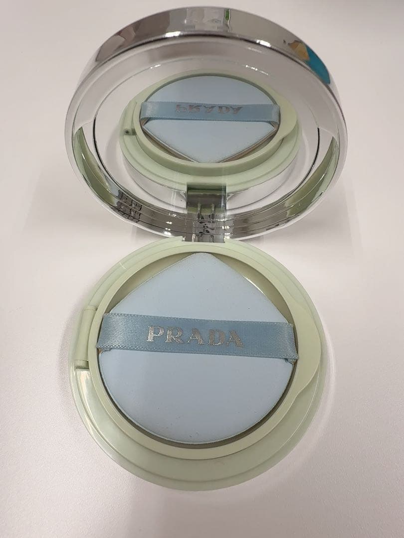 専用です！！PRADA BLUE メッシュ クッション ファンデーション　LC5