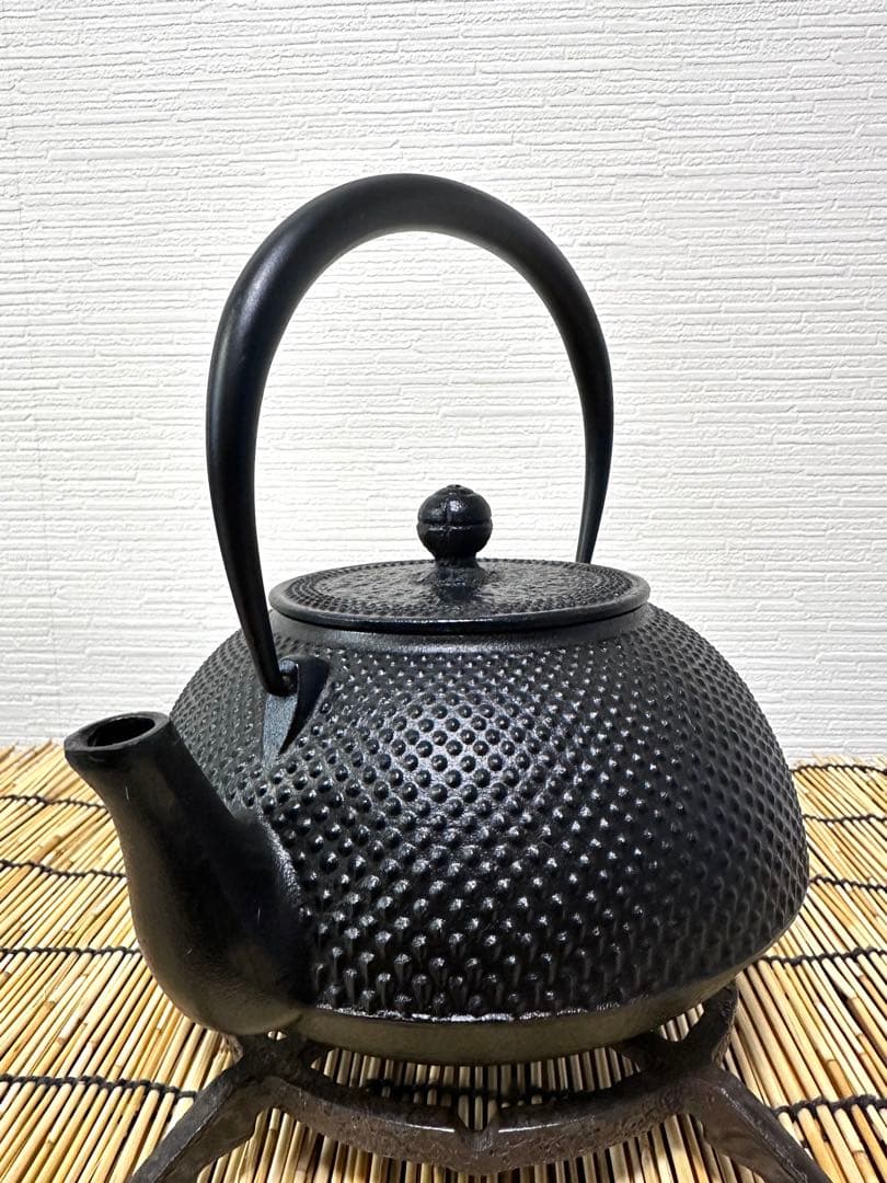 未使用、保管品　南部池永造　１５型アラレ　南部鉄瓶　南部鉄器　調理器具　鉄瓶