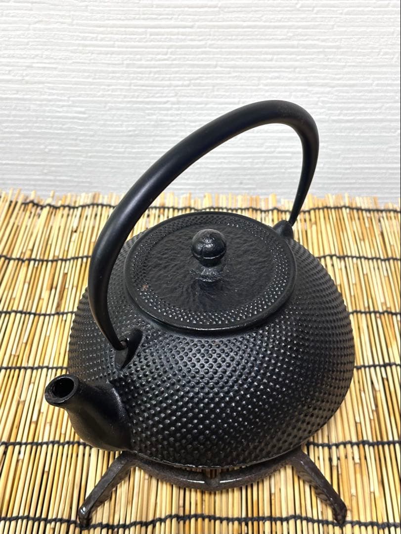 未使用、保管品　南部池永造　１５型アラレ　南部鉄瓶　南部鉄器　調理器具　鉄瓶