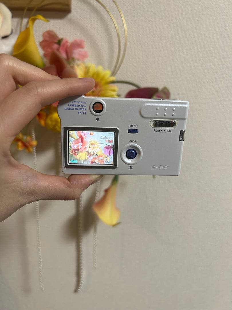 ✨良品✨ カシオ CASIO EXILIM EX-S1 コンデジ　ホワイト