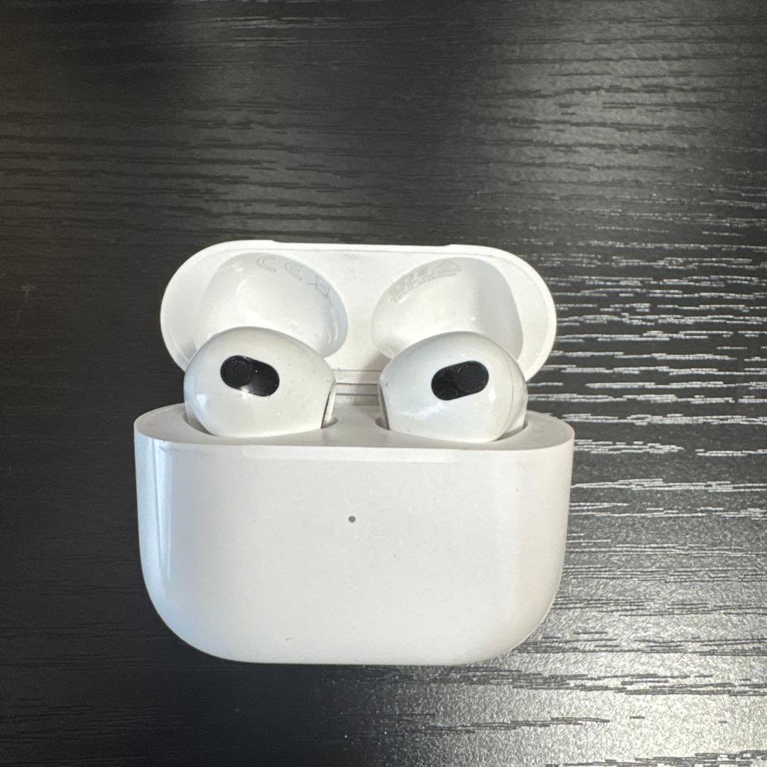 AirPods 第3世代　ケース付き