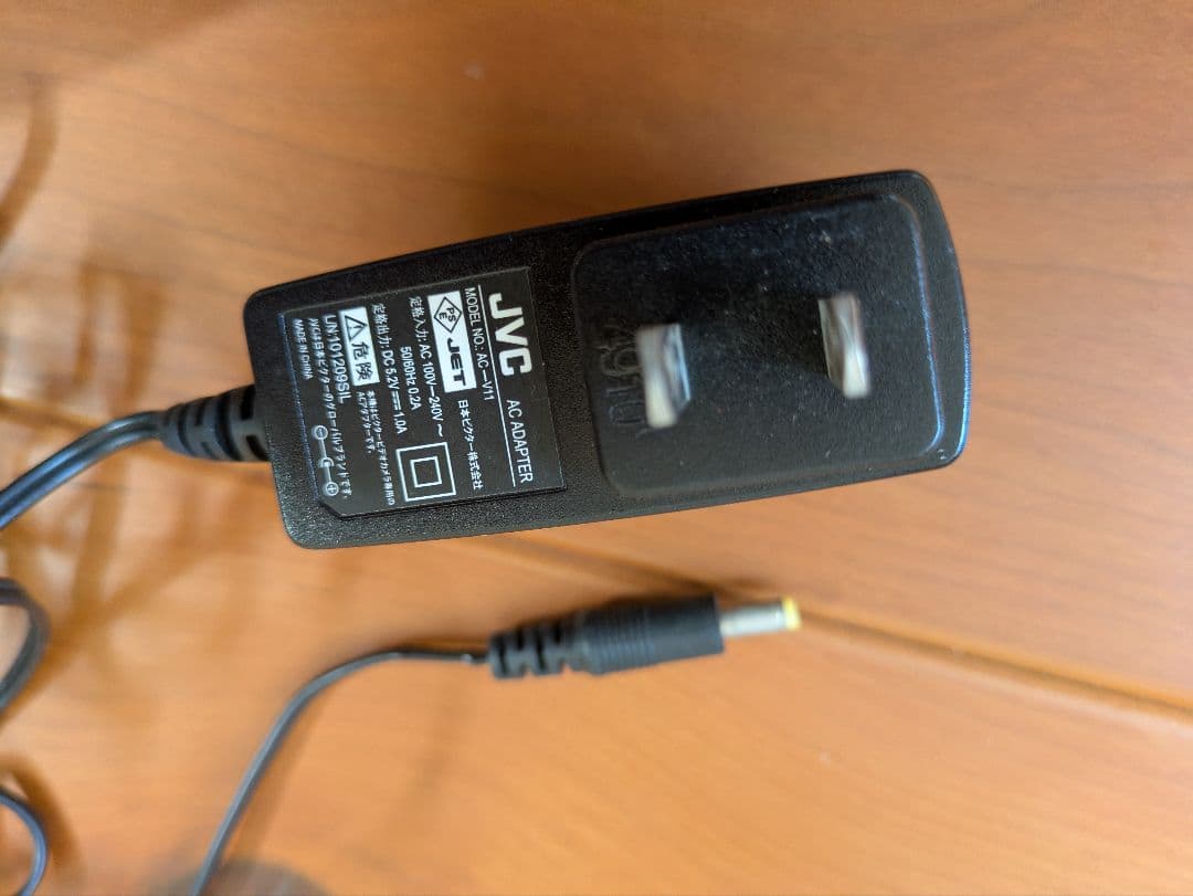 JVC Everio 赤 ビデオカメラ 本体 ACアダプター付き
