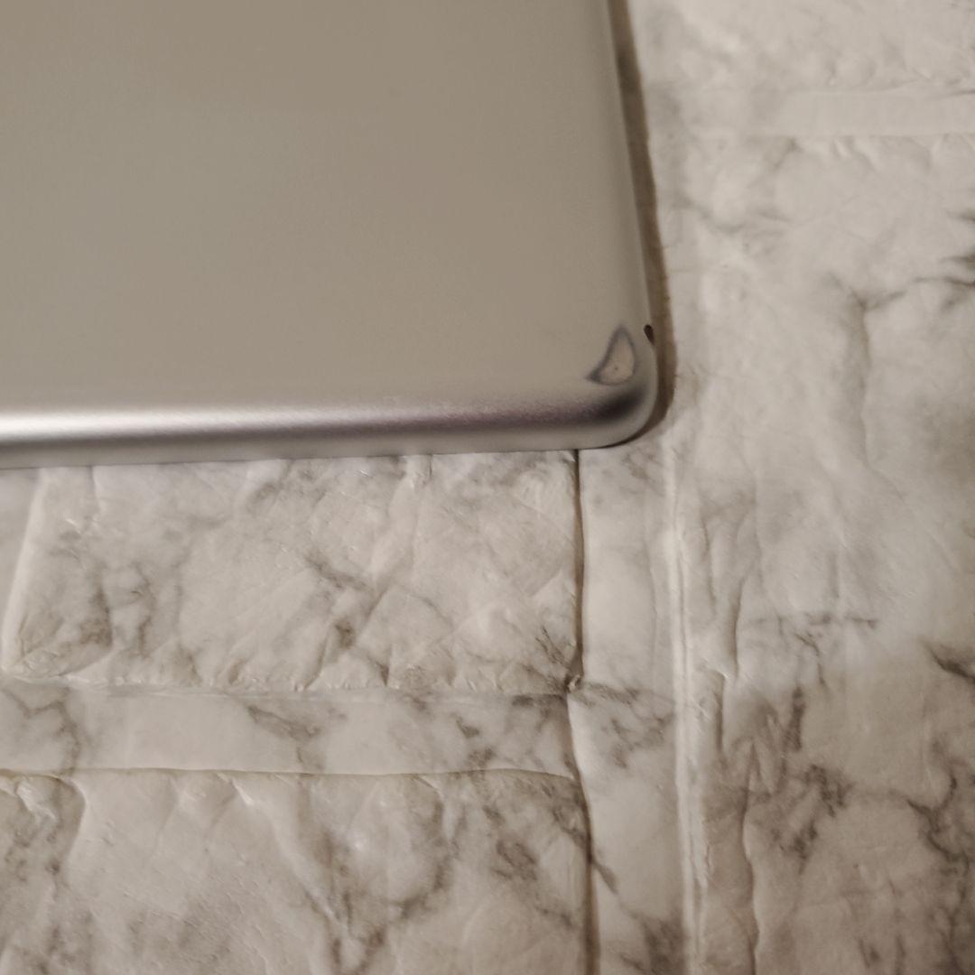 133 iPad 6世代 32GB Wi-Fi シルバー