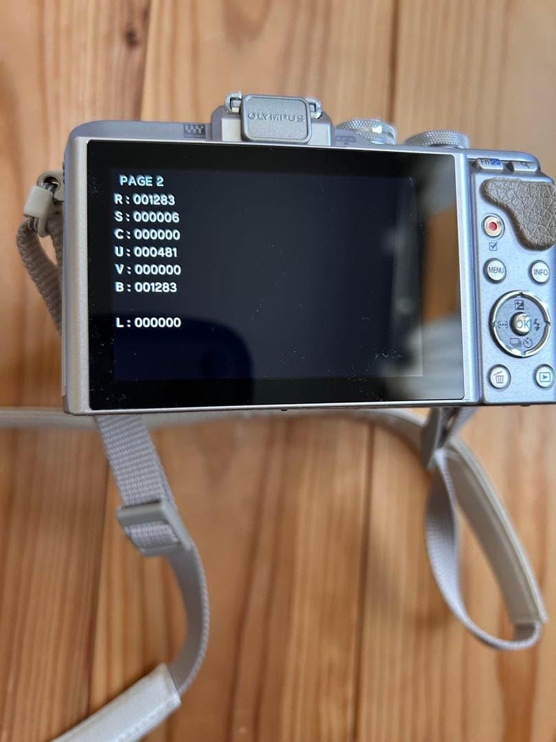 OLYMPUS PEN E-PL8 使用回数2回　ホワイト