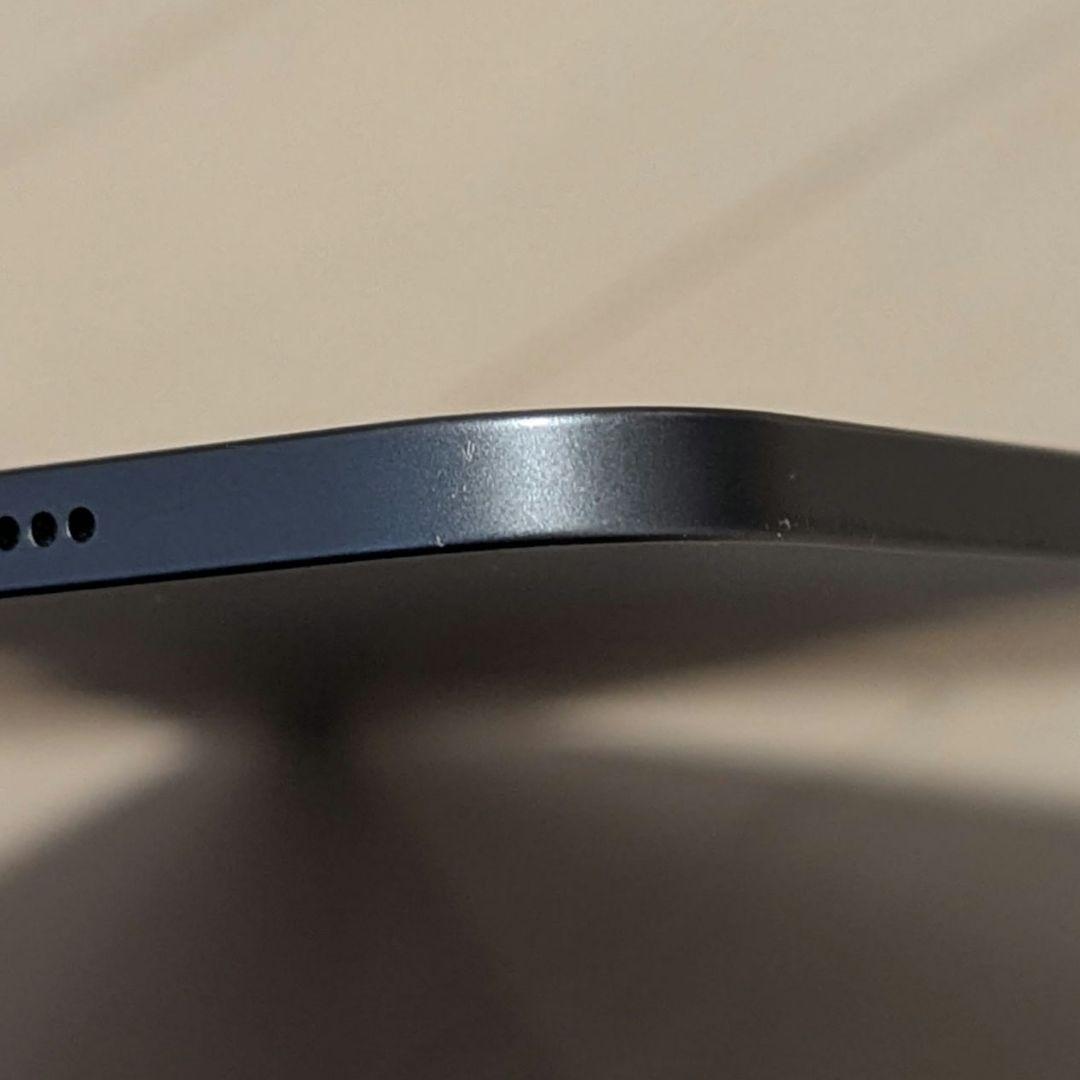 iPad Pro 12.9インチ 第4世代（白カバー、黒ケース付き）