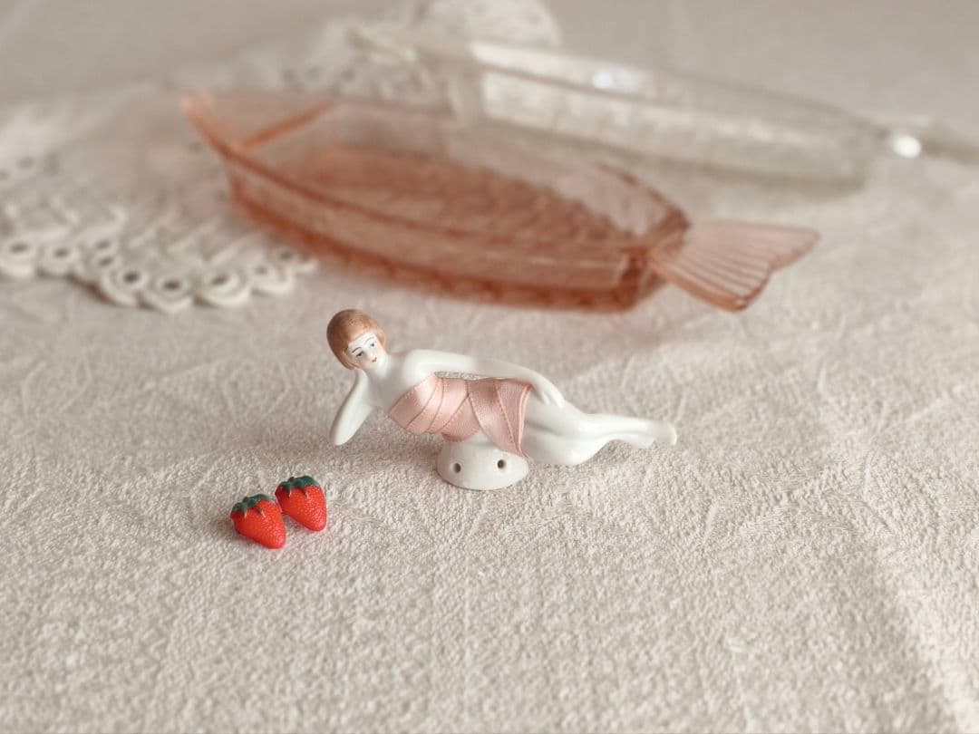* vintage figure ❀ 物想いにふける カワイイ お嬢さん