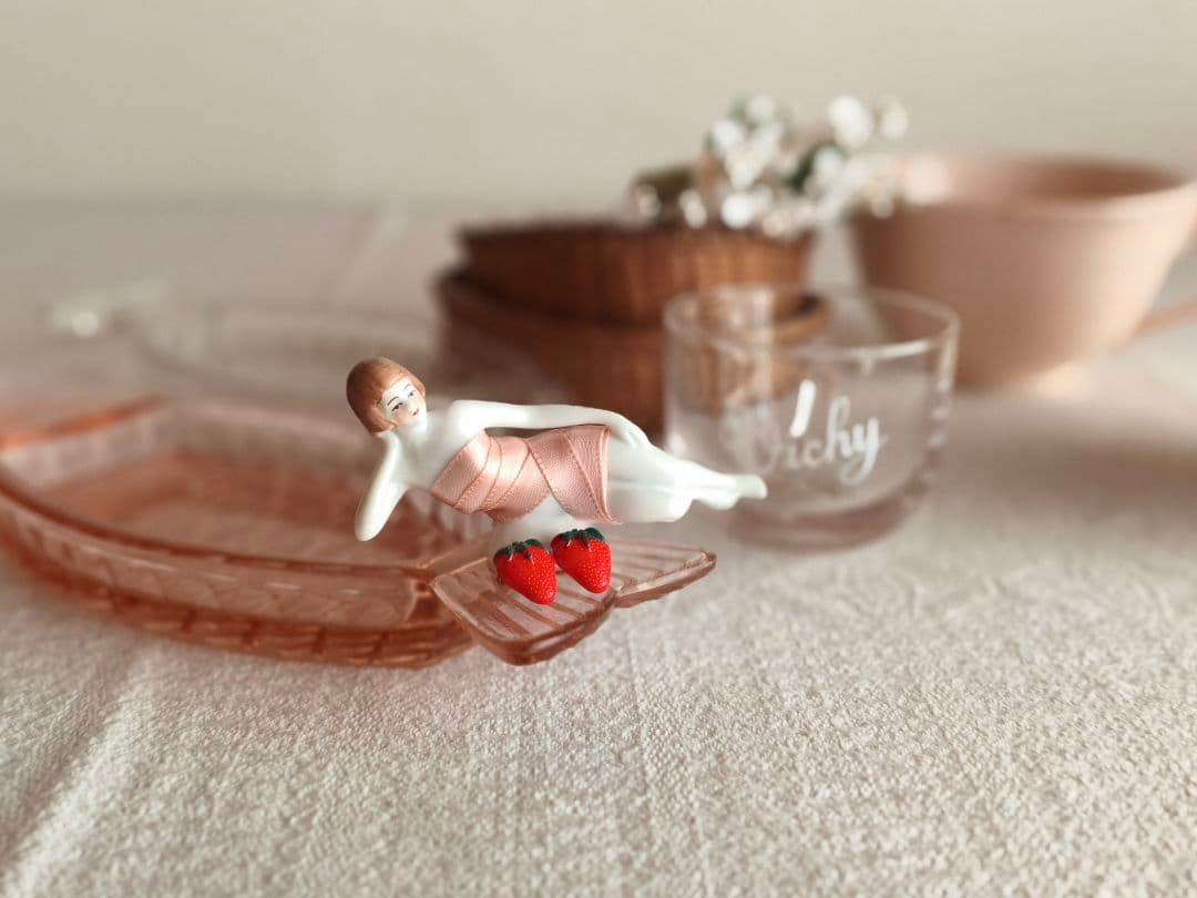 * vintage figure ❀ 物想いにふける カワイイ お嬢さん
