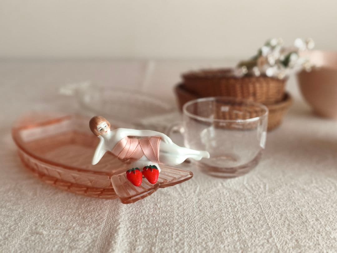 * vintage figure ❀ 物想いにふける カワイイ お嬢さん