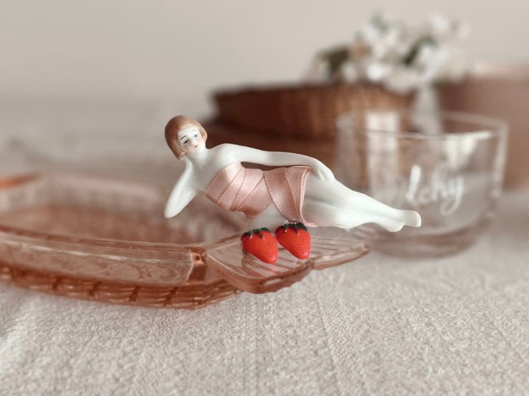 * vintage figure ❀ 物想いにふける カワイイ お嬢さん