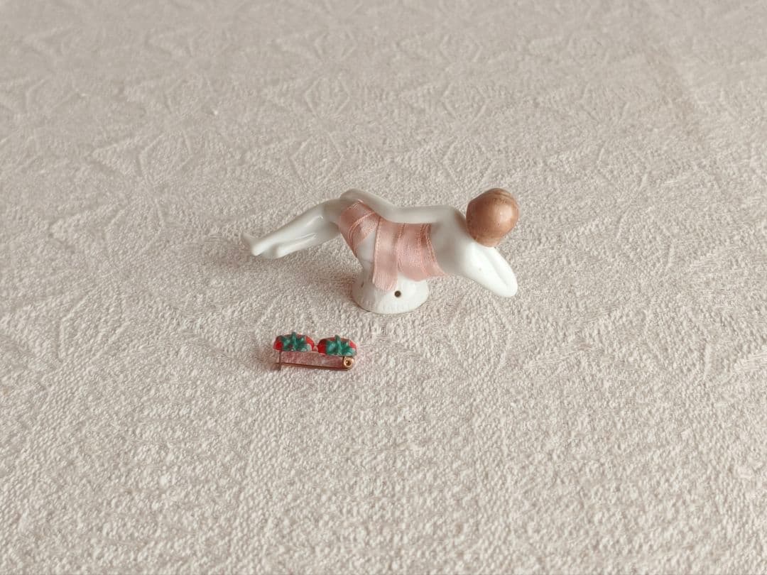 * vintage figure ❀ 物想いにふける カワイイ お嬢さん