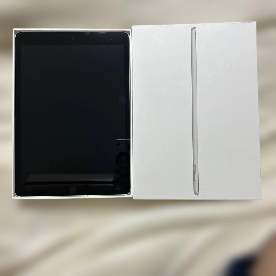 iPad 第9世代 64GB Wi-Fi シルバー + 純正ケース付き