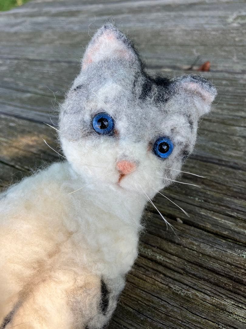 羊毛フェルトの猫人形
