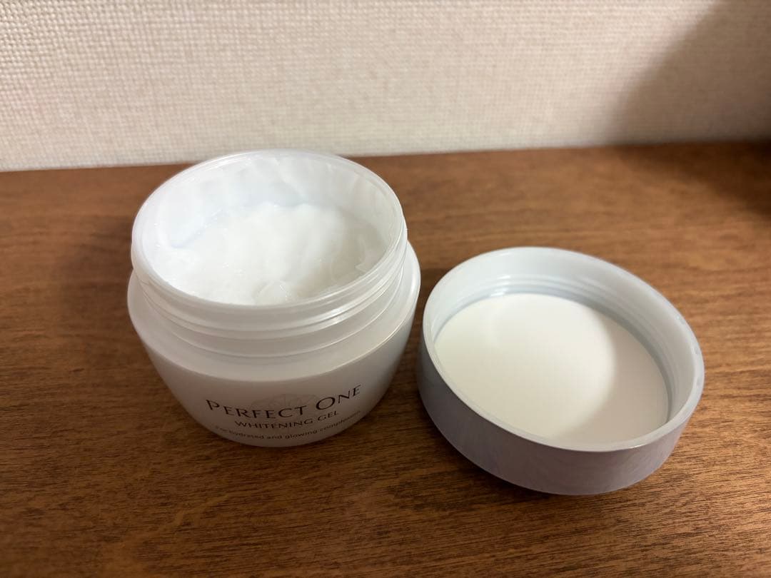 パーフェクトワン薬用ホワイトニングジェル　開封済み+新品2個&クレンジングミニ