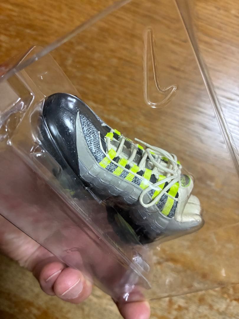 Nike Air Max 95 ミニチュアモデル　シリアルNo.入り