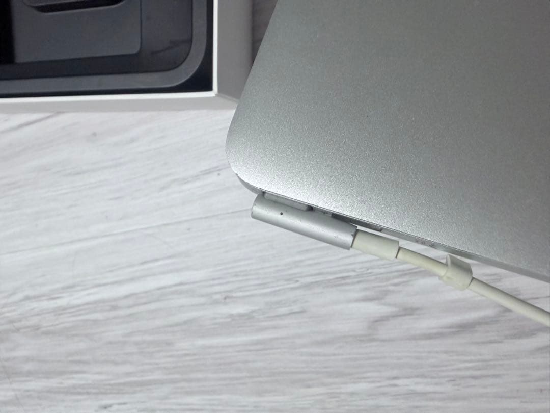 MacBook Air シルバー 充電器付き 箱あり