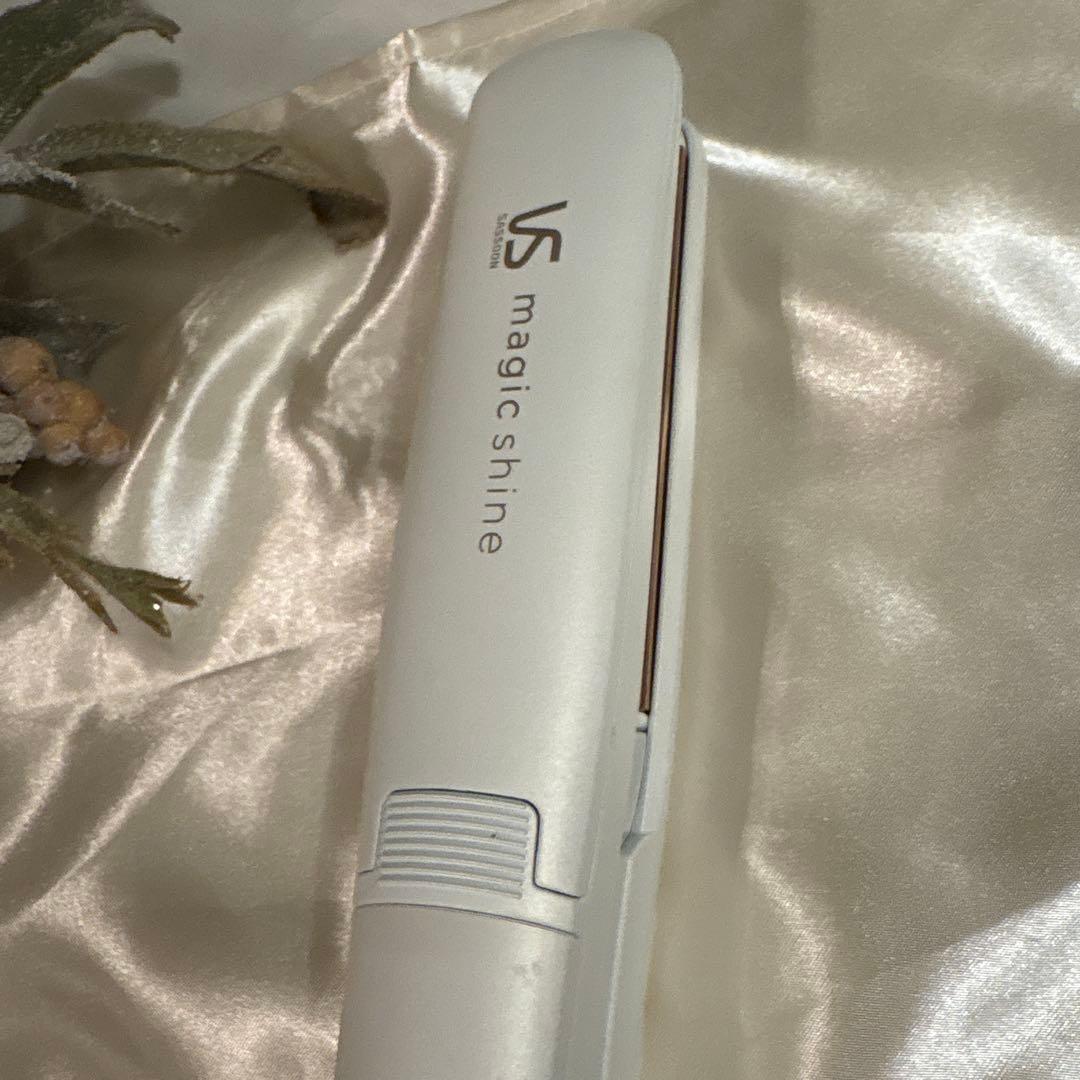 【未使用展示品】VSS-9520/WJ スチームストレートアイロン