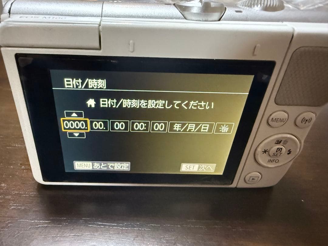 Canon EOS M100 ミラーレスカメラ　ダブルズームきっか