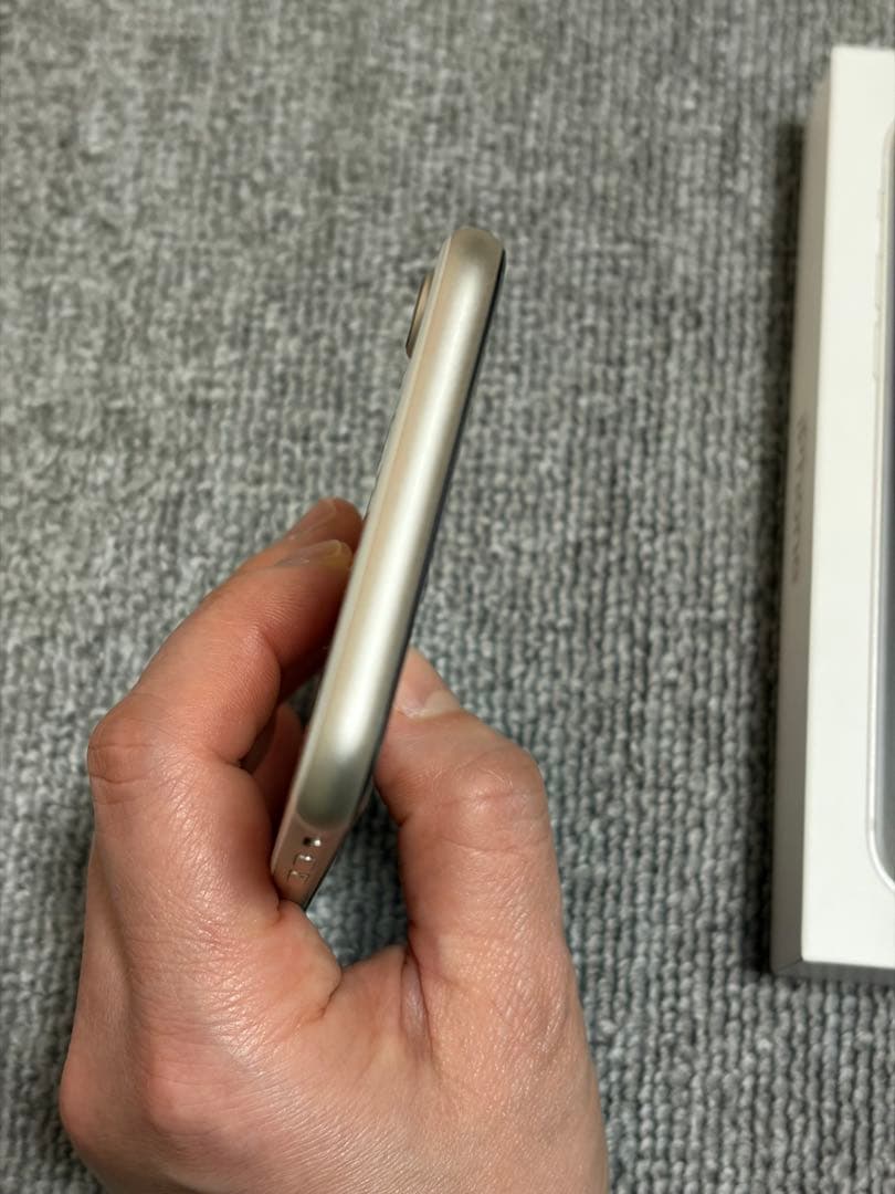 iPhone SE 第３世代 65GB スターライト