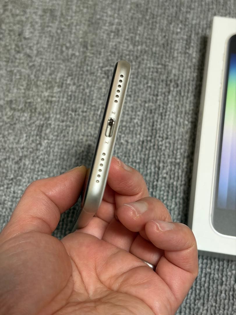 iPhone SE 第３世代 65GB スターライト