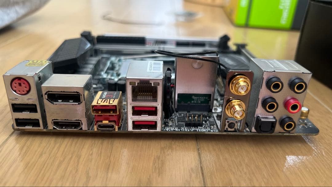 MSI Z270I GAMING PRO CARBON AC マザーボード