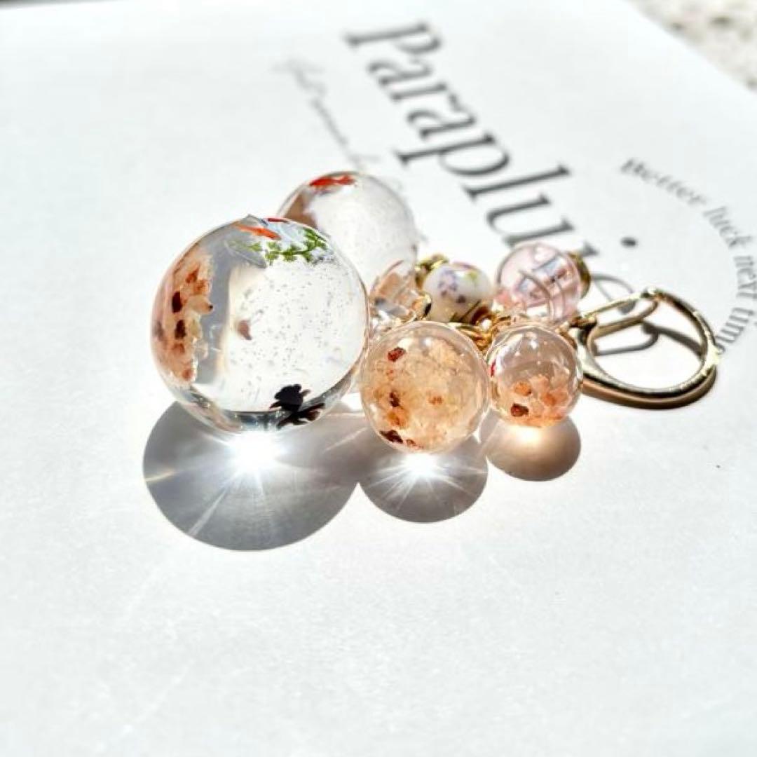 レジンキーホルダー　金魚玉　アクアリウム