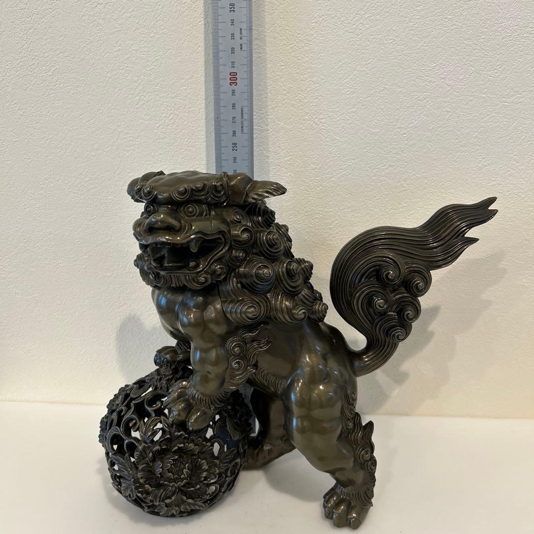 縁起物　魔除　唐獅子　置物 唐獅子　鞠（まり）持ち透かし彫り　インテリア
