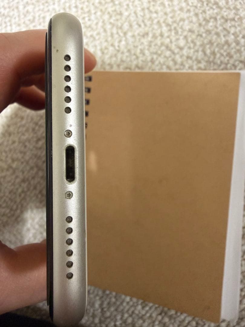 iPhone11ホワイトSIMロック解除済みバッテリー78%64G美品