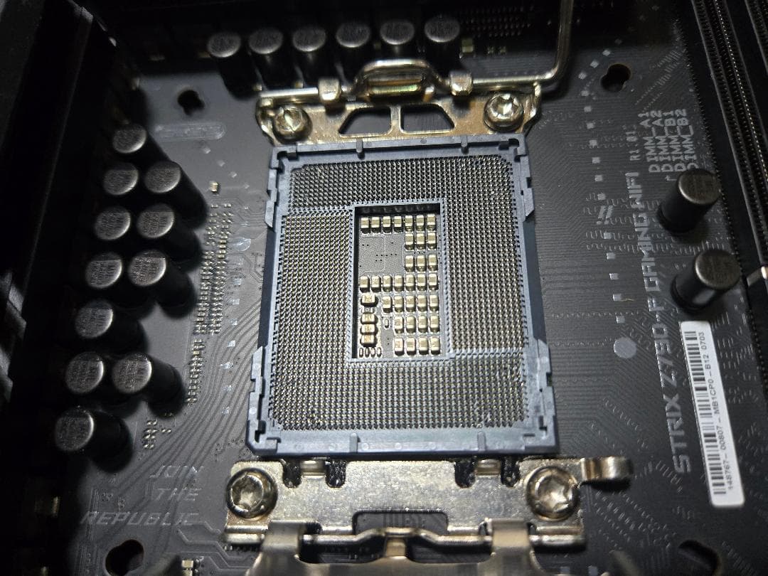 ROG STRIX Z790-F マザーボード　※ピン折れ