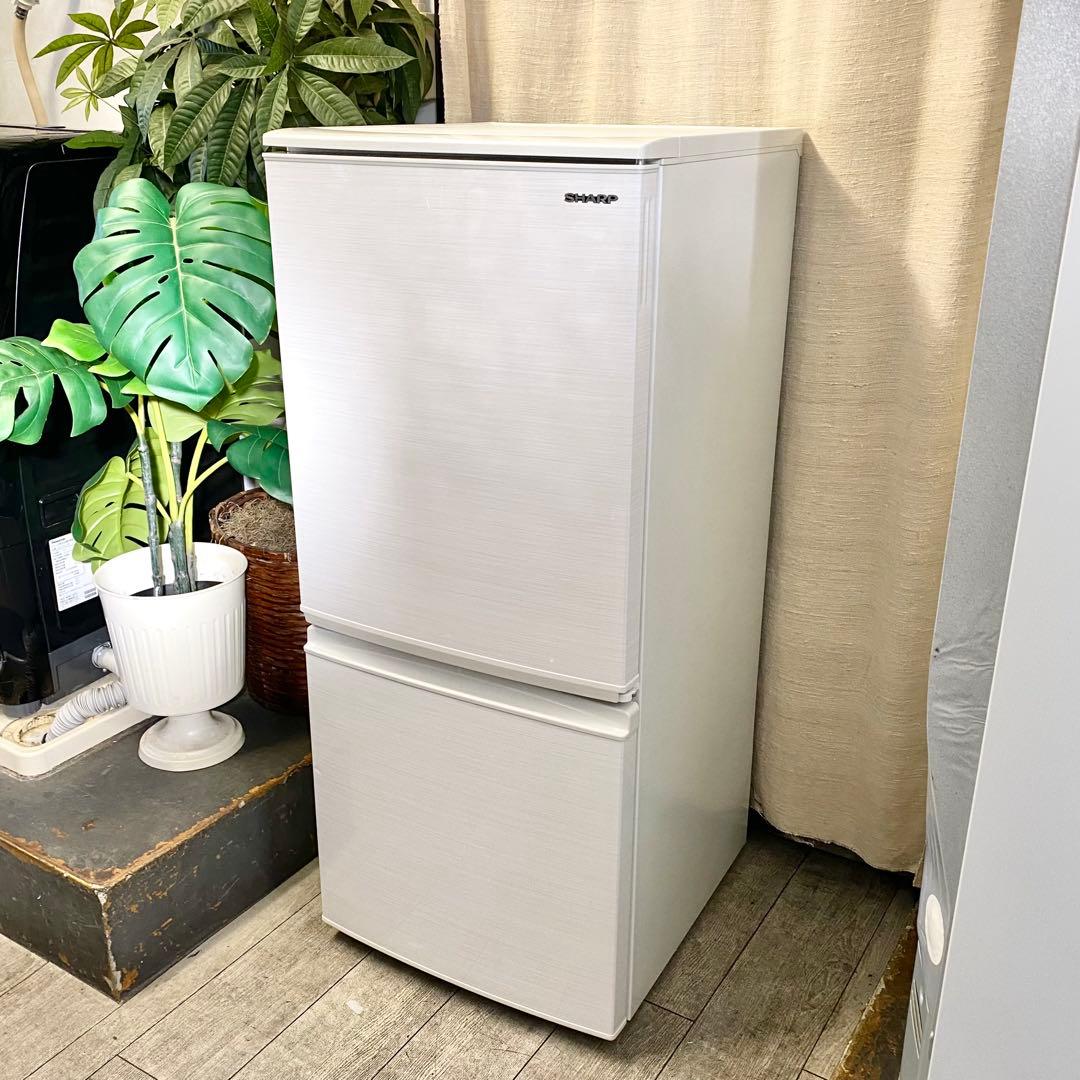 どっちも付け替えドアだから…もう設置場所に悩まない♪2ドア冷凍冷蔵庫137L
