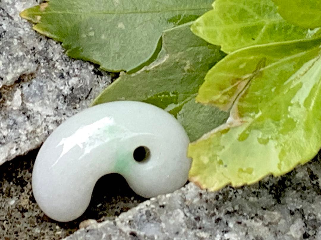 ✳神の贈‼️本物ジェダイト糸魚川翡翠勾玉　氷の世界へアイスジェイド　ソーティング付