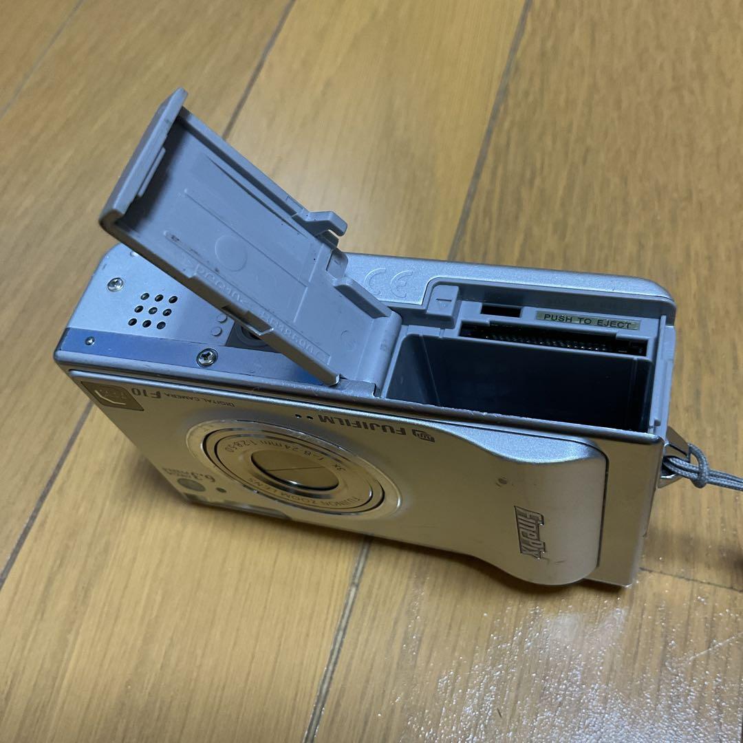 FUJIFILM富士フイルム　デジタルカメラ　FinePix F10(シルバー)