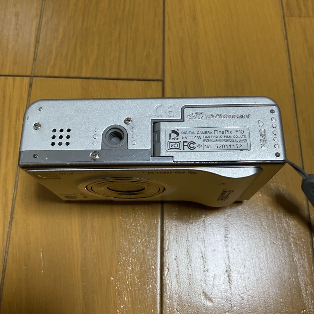 FUJIFILM富士フイルム　デジタルカメラ　FinePix F10(シルバー)