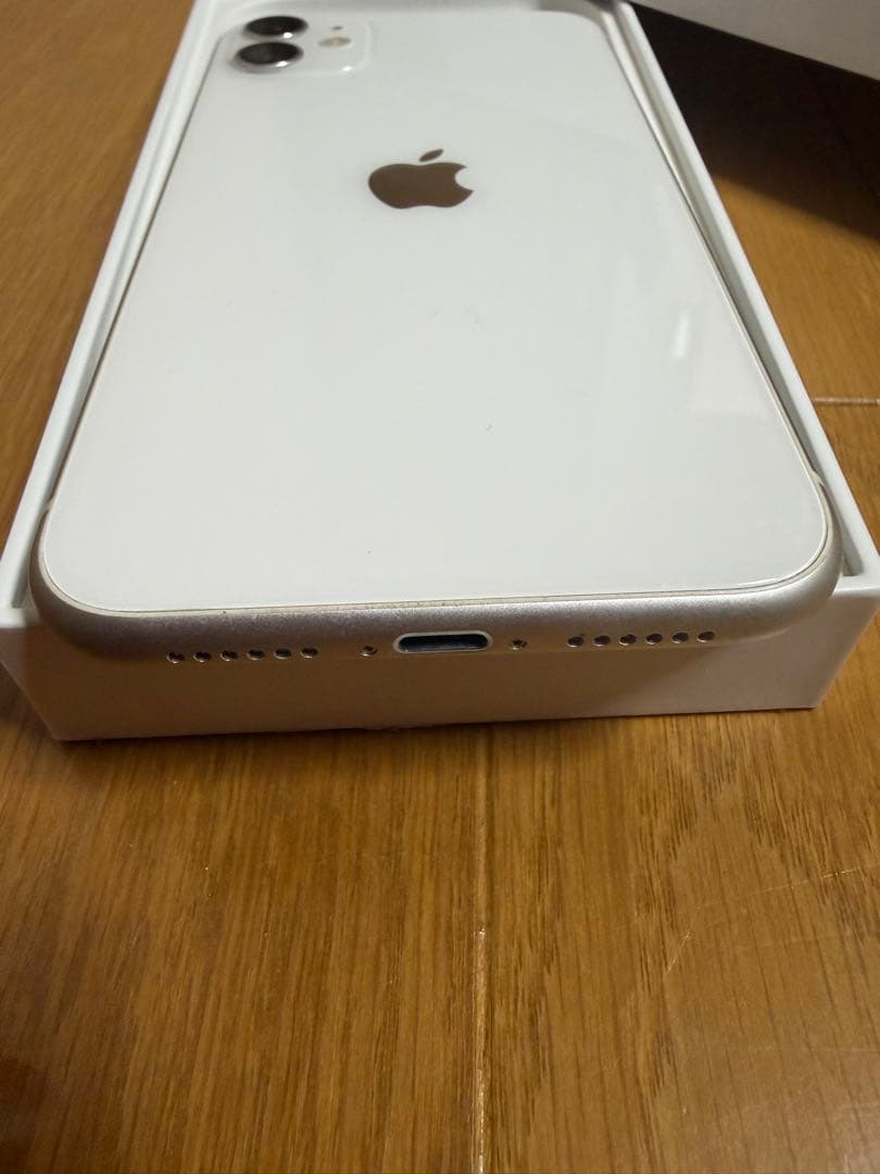 Apple iPhone 11 128GB ホワイト simフリー 美品