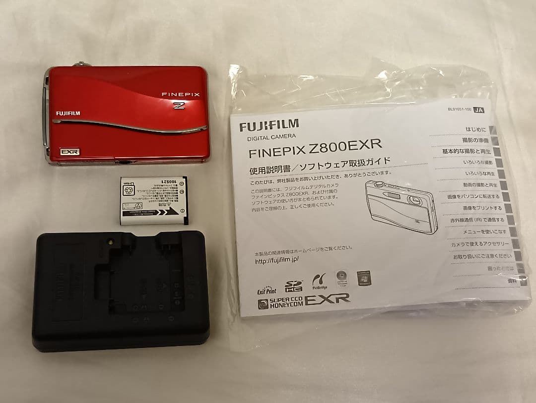 富士フイルム FinePix Z800EXR デジタルカメラ レッド