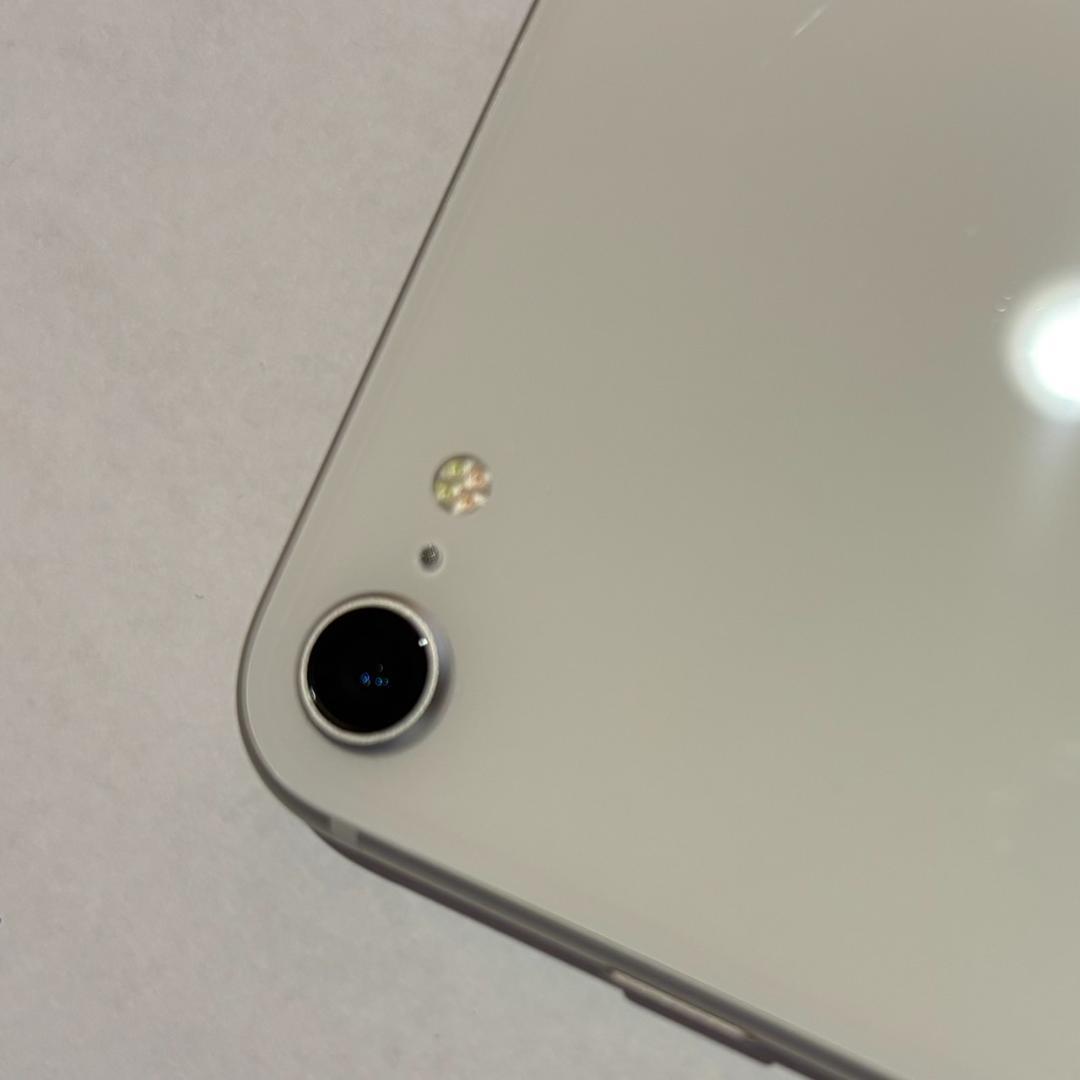 iPhone SE3 64Gb SIMフリー スターライト　白色　602262