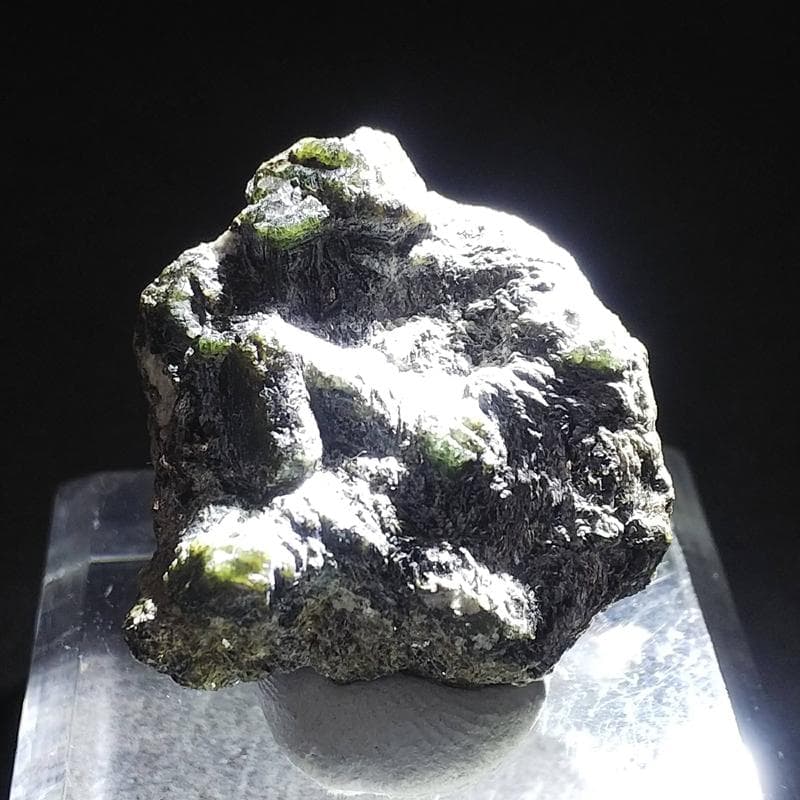 530 アレキサンドライト 複数結晶 母岩付 原石 結晶 ブラジル産