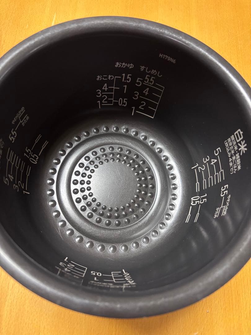 HITACHI RZ-V1000M 炊飯器　2ヶ月ほど使用