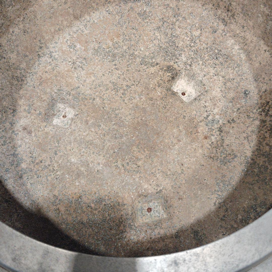金属製火鉢 浮彫り動物模様 直径約30cm