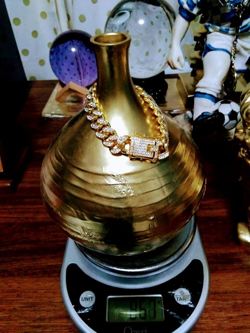 金色のボトル型装飾品.オマケ付きます