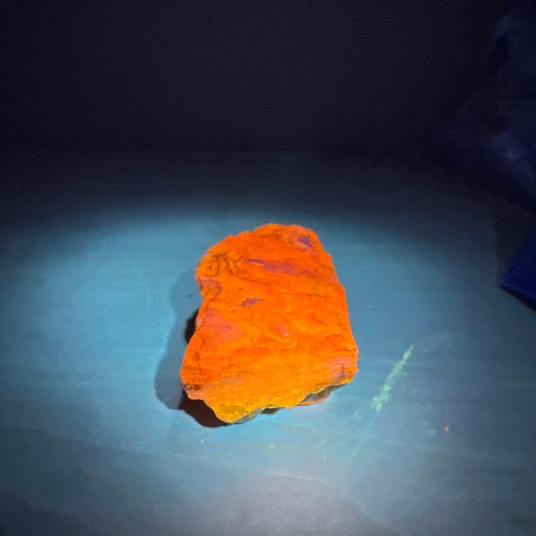 【クルミ様ご検討品】北海道石　然別オパール　蛍光オパール105ｇ
