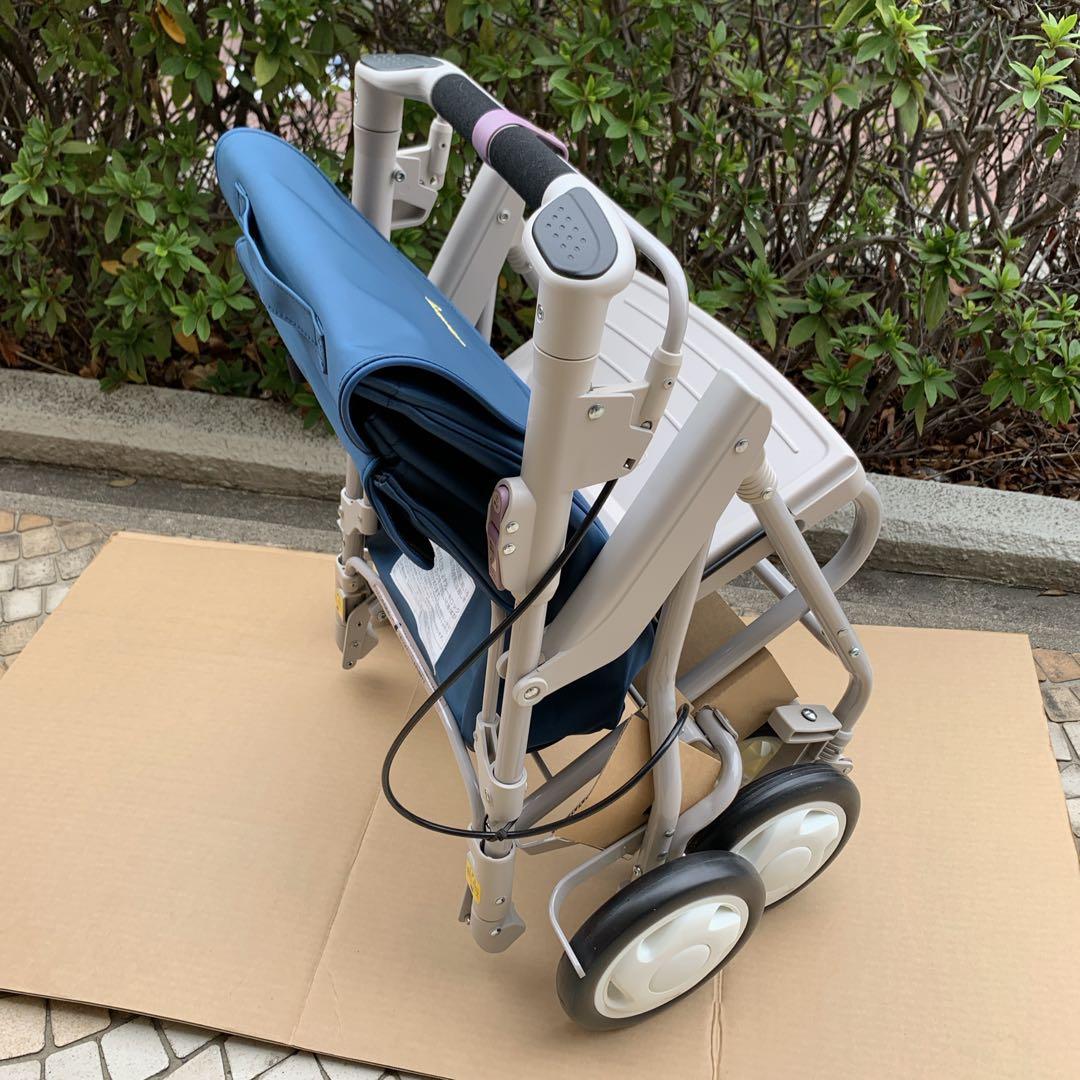 新品未使用品　Combi　コンビキャリーネオ　シルバーカー　座れる　歩行補助