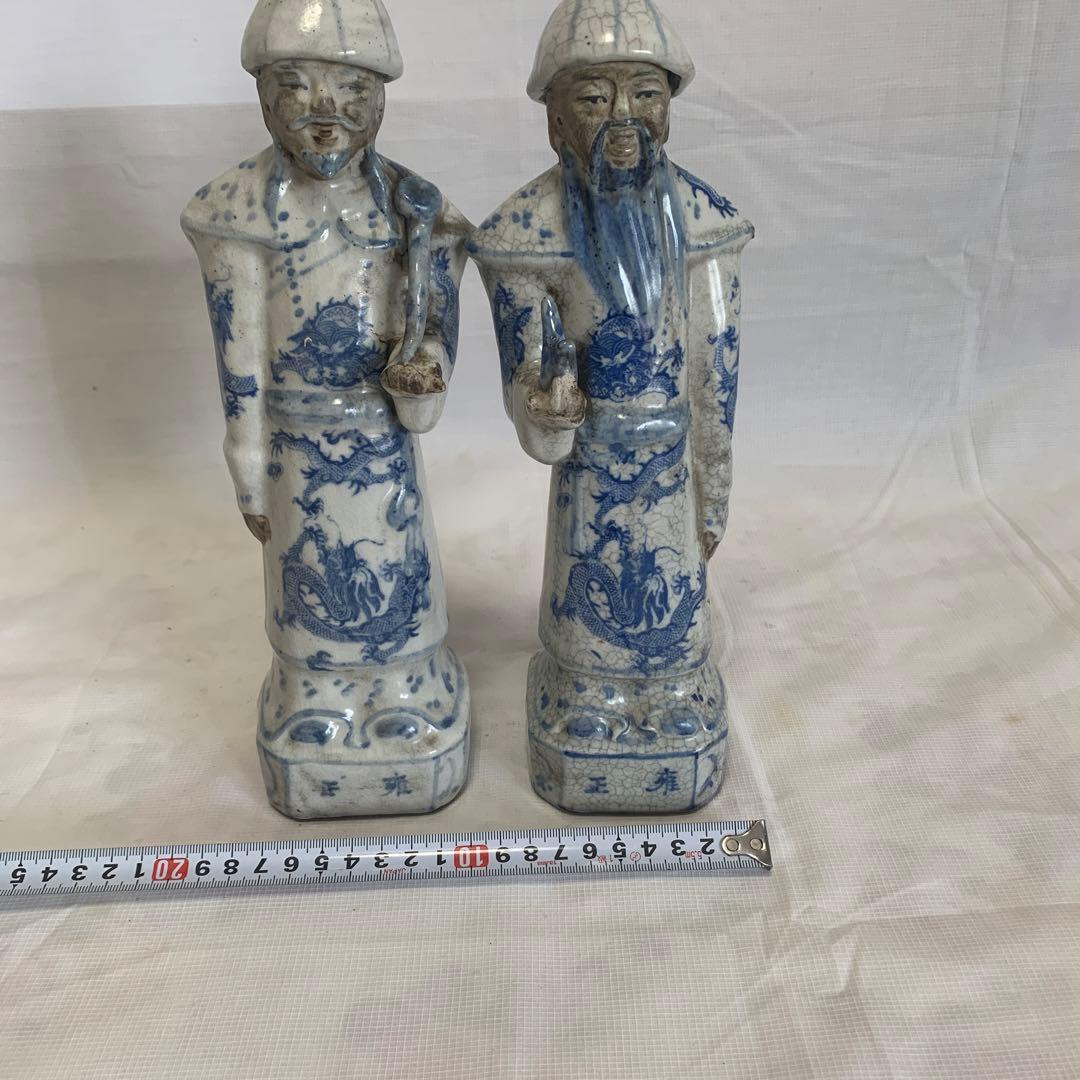 中国清時代　雍正青花人物置物2点　高さ30.2/29㎝