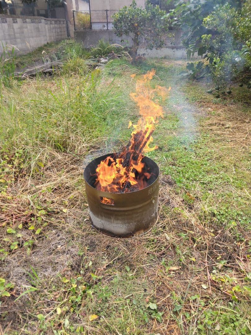 ドラム缶 焼却炉　たき火　キャンプファイアー